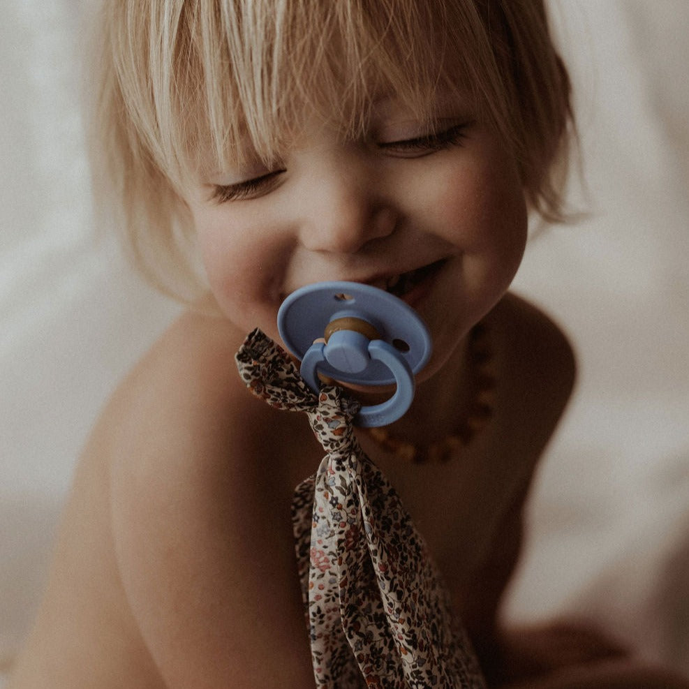 Speendoek gemaakt van Liberty Londen stof met floral print voor baby's.