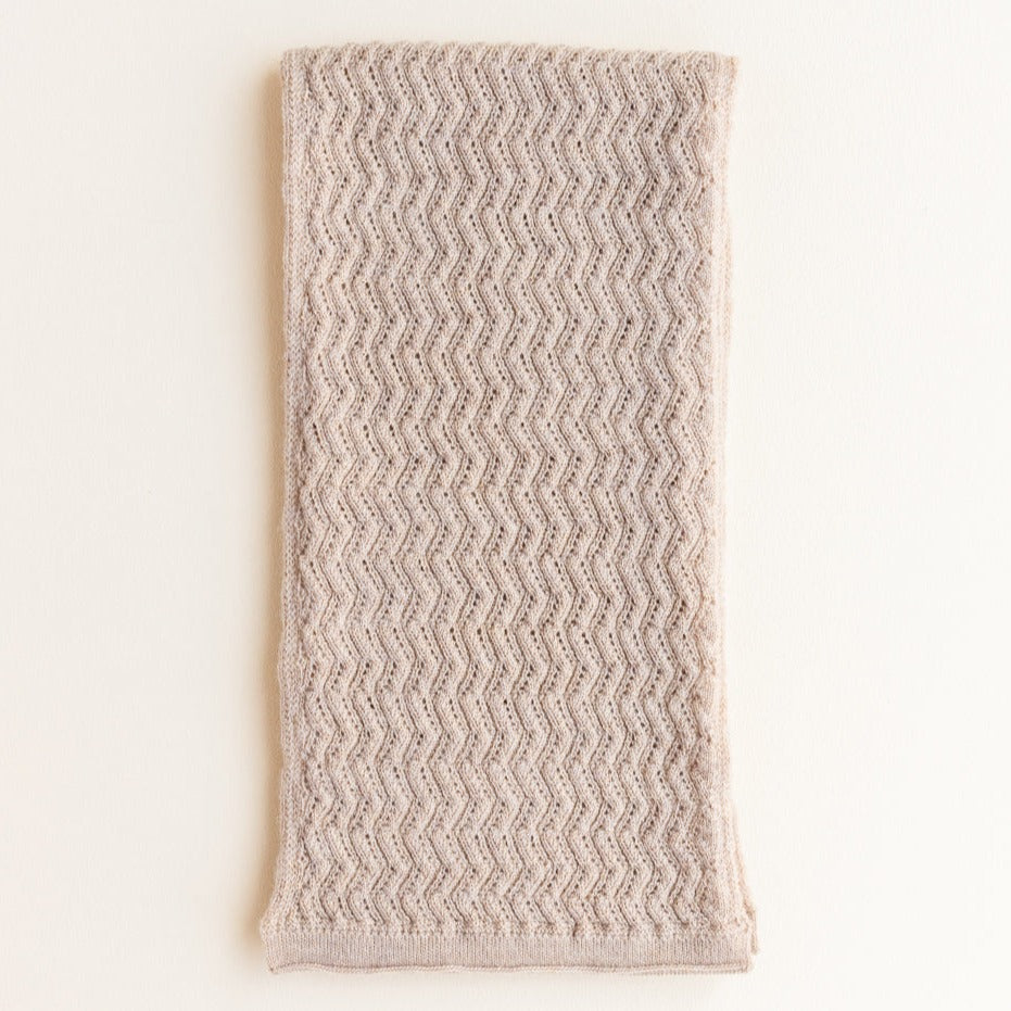 Gebreide sjaal voor baby's kinderen in de kleur sand van HVID.