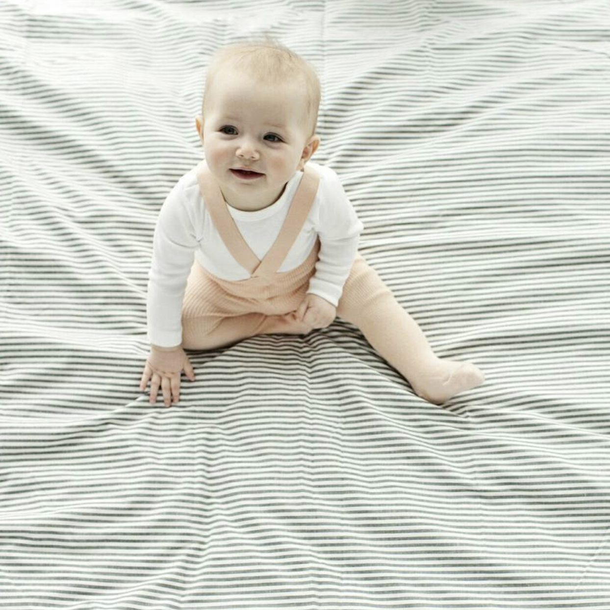 Mile Maillot met bretels en voetjes peach