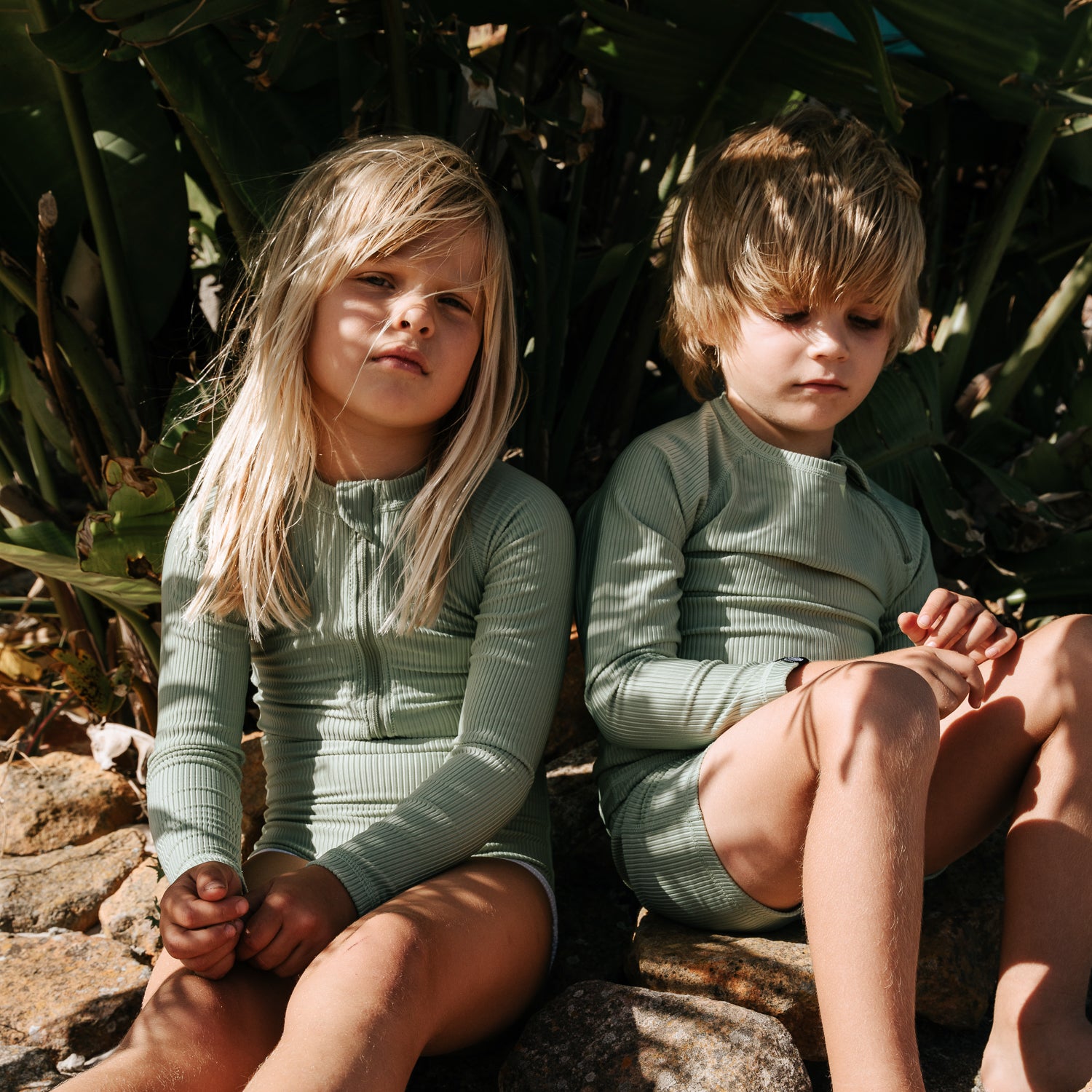 UV zwempak voor een meisje met lange mouw en een patroon erop